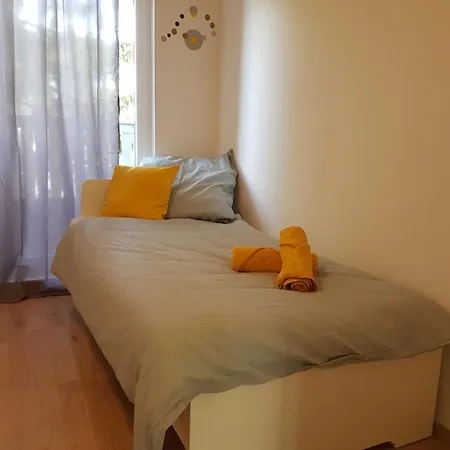 3 Zimmer Apartment In Duisburg 아파트